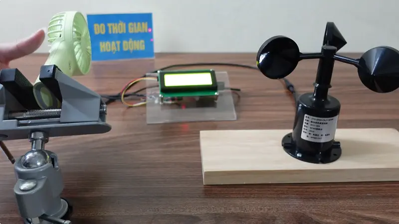 quạt cầm tay YOOBAO F3