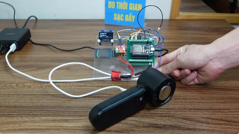 quạt cầm tay YOOBAO Y2