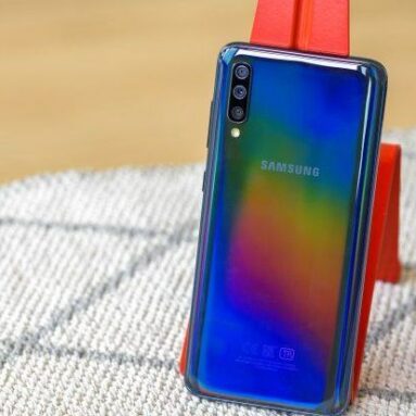 Đánh giá Samsung Galaxy A70: Thiết kế hấp dẫn, màn hình đẹp, pin tốt